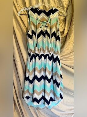 Rue 21 Women's XS Multicolor Chevron Sleeveless V-Neck Hi/Lo Dress 👗